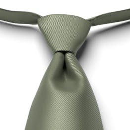 Clover Solid Pre-Tied Tie